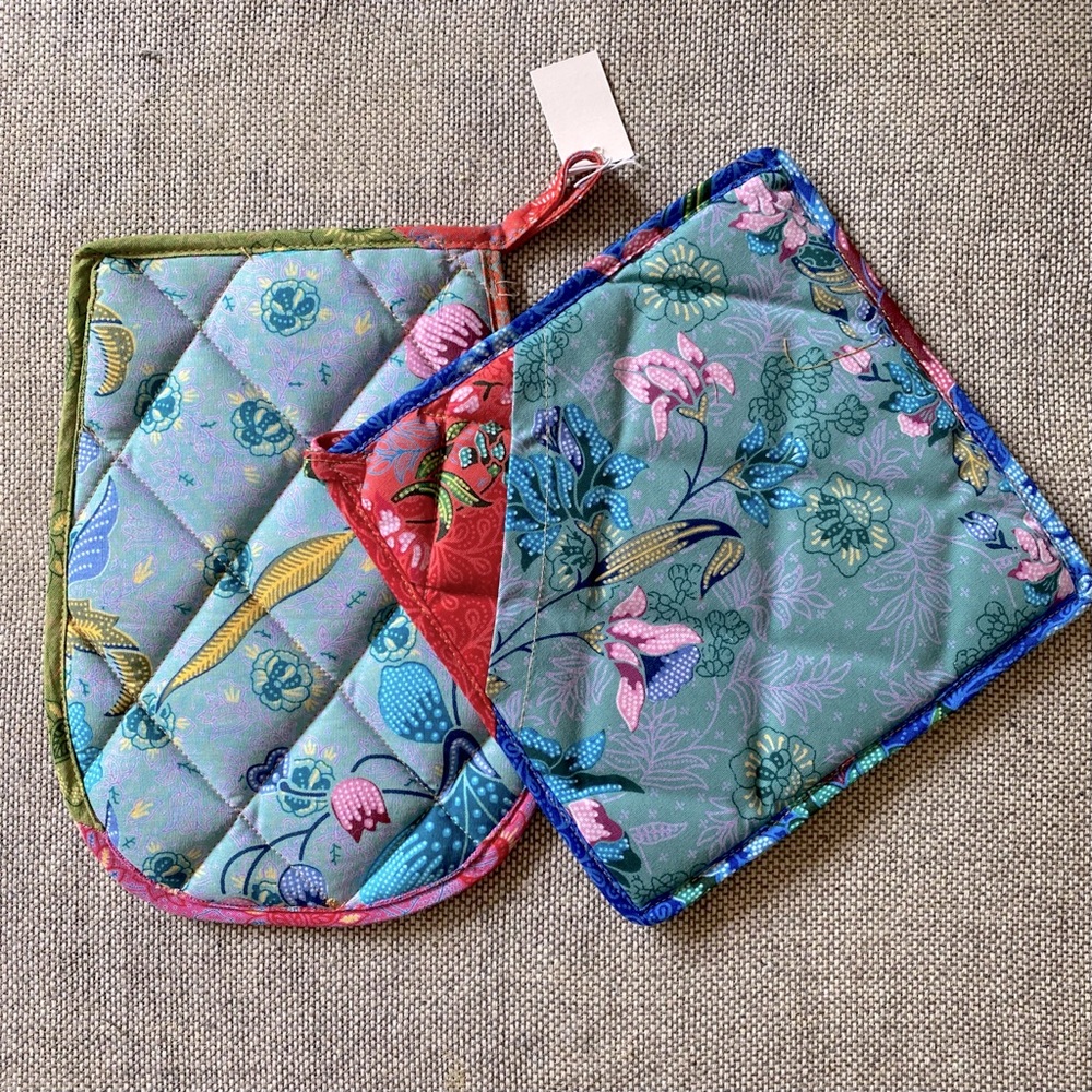 Batik Floral Kitchen Hot Pad Pot Holders Mitt from Malaysia set of 2